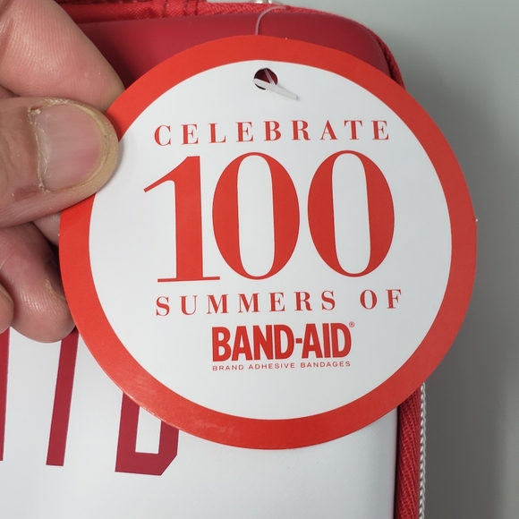 Johnson & Johnson First-Aid Zipper Case - Picture 2 of 12